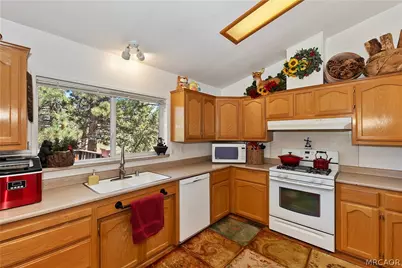 47070 Skyview Drive, Big Bear City, CA 92314 - Photo 17