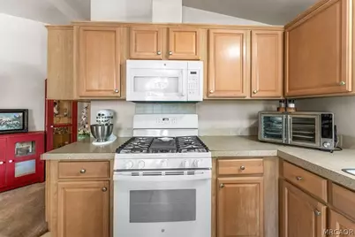 2016 Mahogany Lane, Big Bear City, CA 92314 - Photo 13