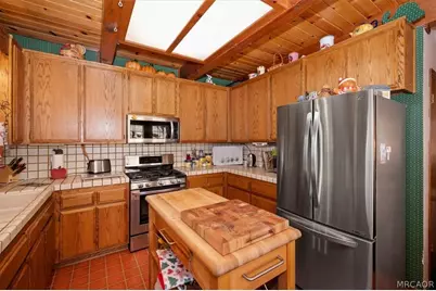 911 Panamint Mountain Drive, Big Bear City, CA 92314 - Photo 11