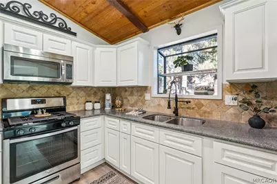 937 E Fairway Boulevard, Big Bear City, CA 92314 - Photo 11