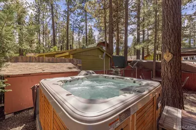 926 Robinhood Boulevard, Big Bear City, CA 92314 - Photo 17