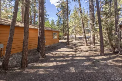 926 Robinhood Boulevard, Big Bear City, CA 92314 - Photo 25