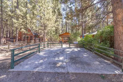 926 Robinhood Boulevard, Big Bear City, CA 92314 - Photo 21