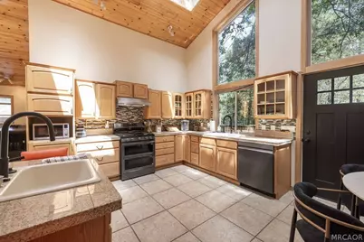 793 Knight Avenue, Big Bear Lake, CA 92315 - Photo 9