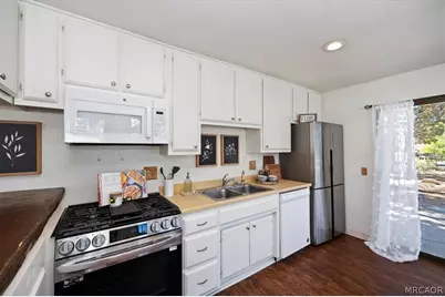1345 E Country Club Boulevard, Big Bear City, CA 92314 - Photo 9