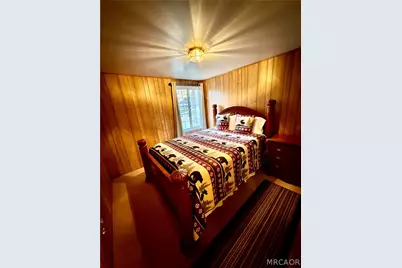 336 W Sherwood Boulevard, Big Bear City, CA 92314 - Photo 9