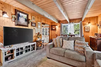 208 Heliotrope Drive, Lake Arrowhead, CA 92352 - Photo 3