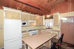 214 Pine Ln, Sugarloaf, CA 92386 - Photo 13