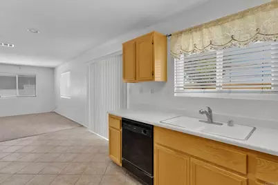 13523 Merry Oaks, Victorville, CA 92392 - Photo 21