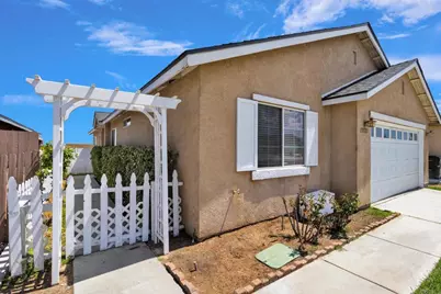 13523 Merry Oaks, Victorville, CA 92392 - Photo 5