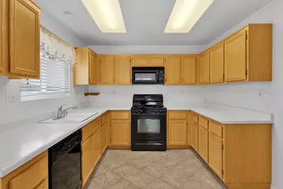 13523 Merry Oaks, Victorville, CA 92392 - Photo 19