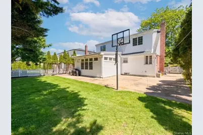 31 Stoothoff Drive, New Hyde Park, NY 11040 - Photo 15