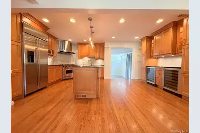 31 Stoothoff Drive, New Hyde Park, NY 11040 - Photo 3