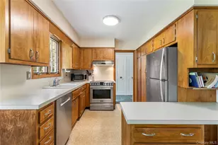 17 Pringle Rd, Miller Place, NY 11764 - Photo 5