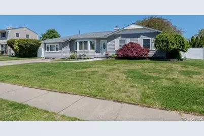 41 Jenny Lane, Holtsville, NY 11742 - Photo 1