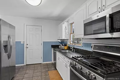 106 S Country Road, Westhampton Beach, NY 11978 - Photo 15