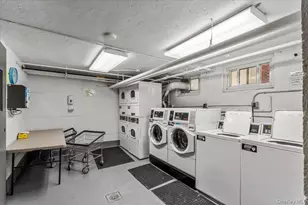 70 S Park Ave, Rockville Centre, NY 11570 - Photo 19