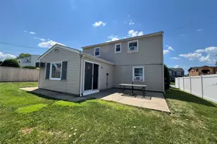 30 Castle Ln, Levittown, NY 11756 - Photo 21