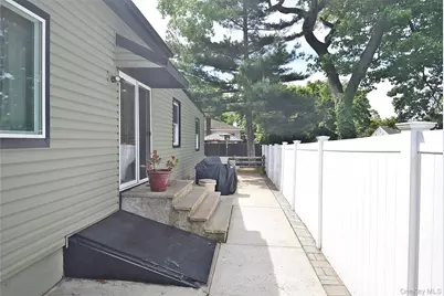 22 Salem Place, Copiague, NY 11726 - Photo 17