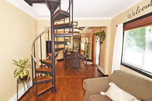 22 Salem Pl, Copiague, NY 11726 - Photo 5