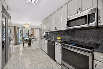 36 Wimbledon Drive, Roslyn, NY 11576 - Photo 11