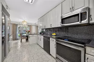 36 Wimbledon Dr, Roslyn, NY 11576 - Photo 11