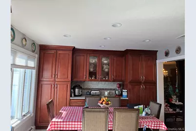 60 S Crescent Drive, Farmingdale, NY 11735 - Photo 5