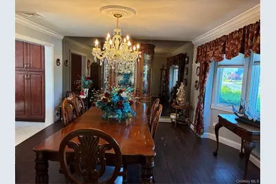 60 S Crescent Drive, Farmingdale, NY 11735 - Photo 3