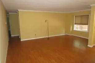 909 Skyline Dr, Coram, NY 11727 - Photo 5