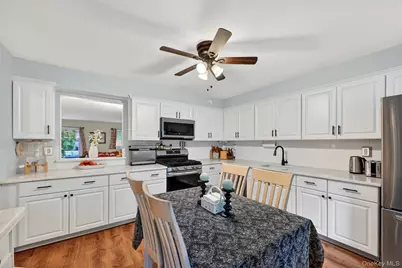 426 Genesee Court, Suffern, NY 10901 - Photo 5