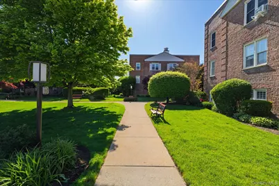 200 N Village Avenue #F6, Rockville Centre, NY 11570 - Photo 3