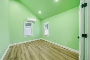 21 Newfoundland Ave, Huntington, NY 11743 - Photo 19