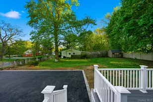 21 Newfoundland Ave, Huntington, NY 11743 - Photo 19