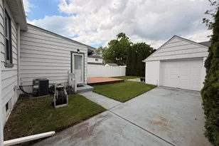 7 Foran Pl, Hicksville, NY 11801 - Photo 17