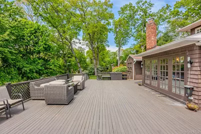 6 The Hollows W, East Norwich, NY 11732 - Photo 9