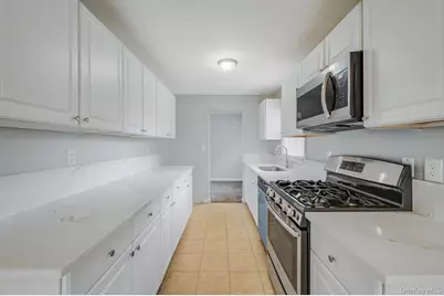 202 Nevada Street, Hicksville, NY 11801 - Photo 19