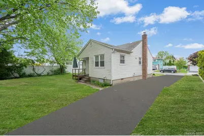 202 Nevada Street, Hicksville, NY 11801 - Photo 5