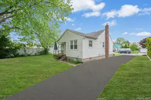 202 Nevada St, Hicksville, NY 11801 - Photo 5