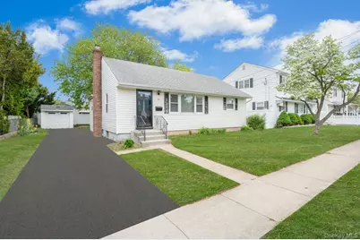 202 Nevada Street, Hicksville, NY 11801 - Photo 3