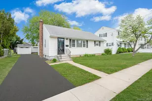 202 Nevada St, Hicksville, NY 11801 - Photo 3