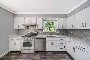 31 Crooked Hill Rd, Huntington, NY 11743 - Photo 5