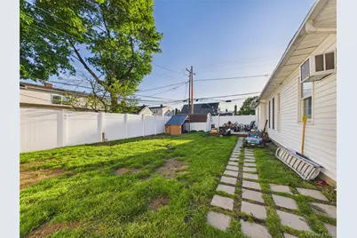6 Snowbird Lane, Levittown, NY 11756 - Photo 17