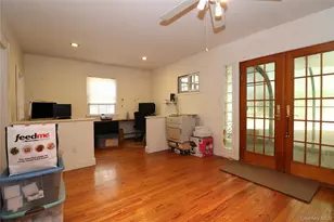 2027 Oakland Ave, Wantagh, NY 11793 - Photo 17
