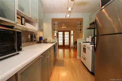 2027 Oakland Avenue, Wantagh, NY 11793 - Photo 11