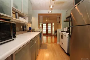 2027 Oakland Ave, Wantagh, NY 11793 - Photo 11
