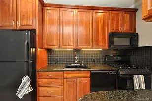6 Midland Gardens, Bronxville, NY 10708 - Photo 13