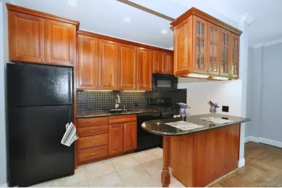 6 Midland Gardens #3D, Bronxville, NY 10708 - Photo 3