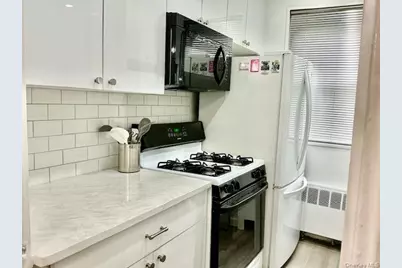 5767 246th Upper Crescent #UPPER A2, Douglaston, NY 11362 - Photo 7