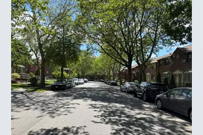 5767 246th Upper Crescent #UPPER A2, Douglaston, NY 11362 - Photo 15