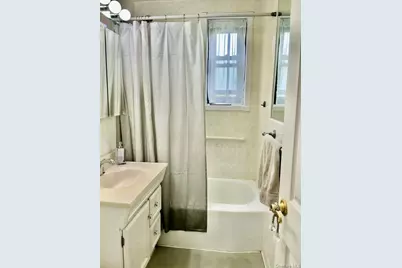 5767 246th Upper Crescent #UPPER A2, Douglaston, NY 11362 - Photo 9